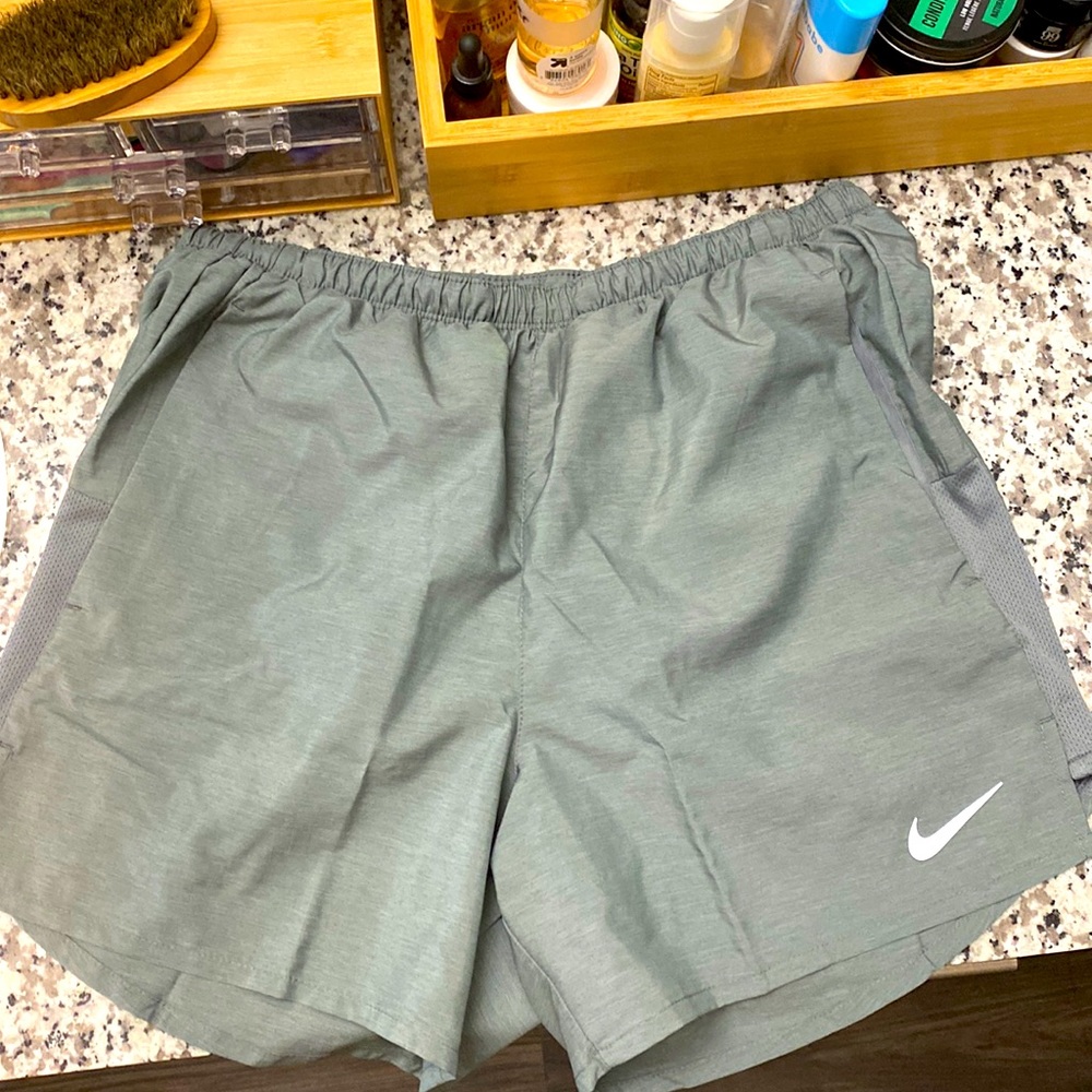 NEW Nike Running shorts, male MED 5” length.